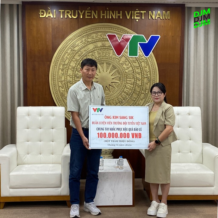 HLV Kim Sang Sik dành tiền ủng hộ đồng bào bị ảnh hưởng bởi lũ lụt 1